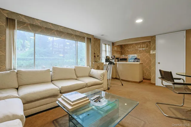 $895,000 | 129 Hillandale Drive, New Rochelle, NY 10804