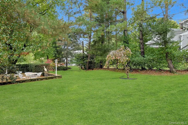 $895,000 | 129 Hillandale Drive, New Rochelle, NY 10804