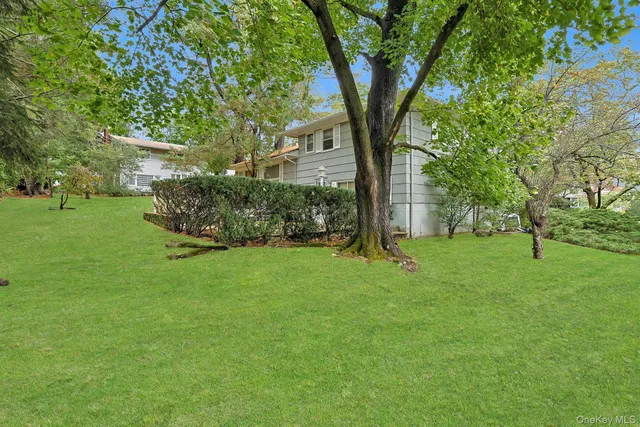 $895,000 | 129 Hillandale Drive, New Rochelle, NY 10804