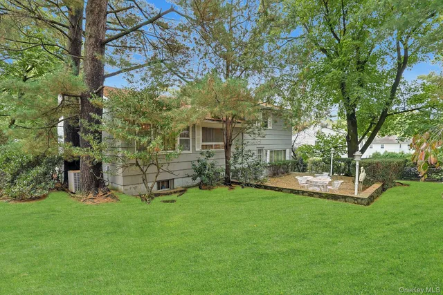 $895,000 | 129 Hillandale Drive, New Rochelle, NY 10804