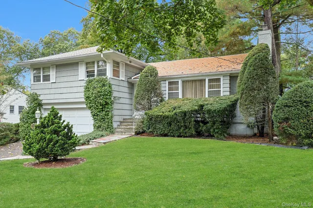 $895,000 | 129 Hillandale Drive, New Rochelle, NY 10804