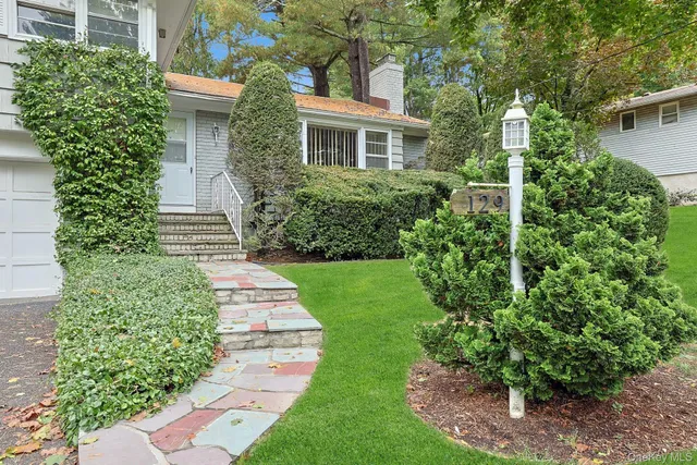 $895,000 | 129 Hillandale Drive, New Rochelle, NY 10804
