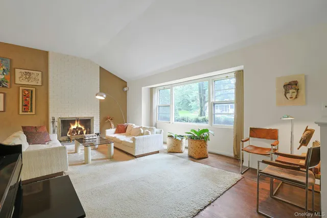 $895,000 | 129 Hillandale Drive, New Rochelle, NY 10804