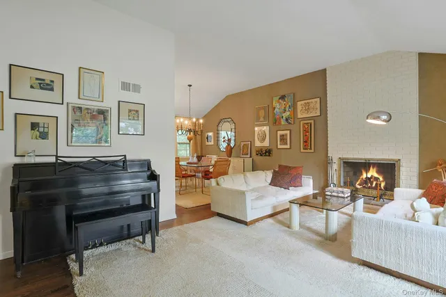 $895,000 | 129 Hillandale Drive, New Rochelle, NY 10804