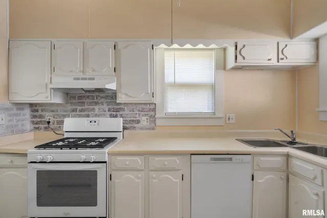 $105,000 | 1030 23rd Street, Rock Island, IL 61201