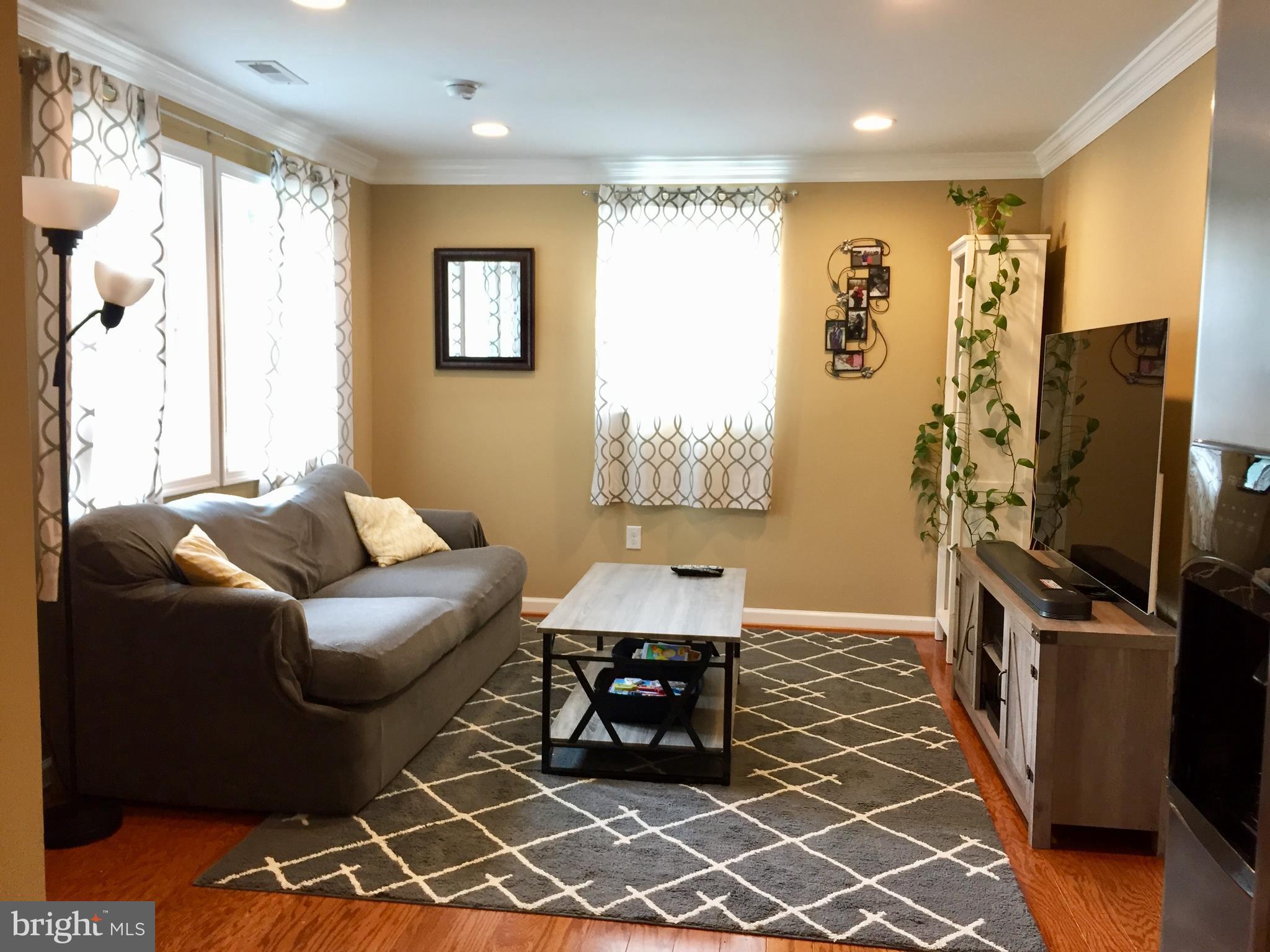 12906 Duckettown Road Laurel, MD 20708 - Photo 7 of 11 Living Room