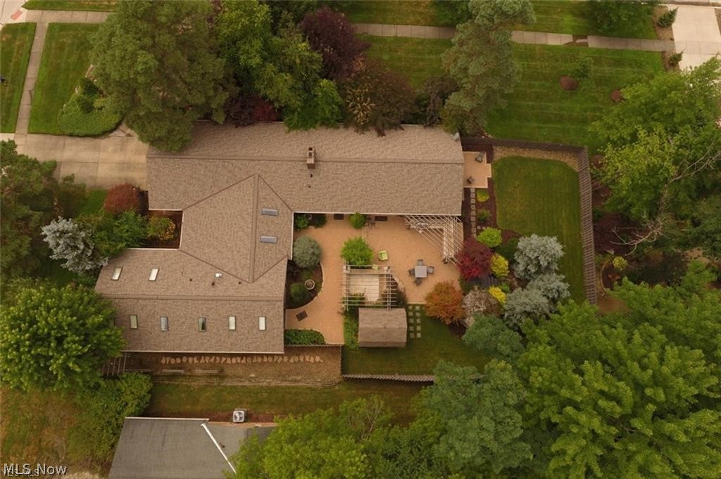 12833 Falling Water Road Strongsville, OH 44136 - Photo 10 of 27 Gallery Image 10