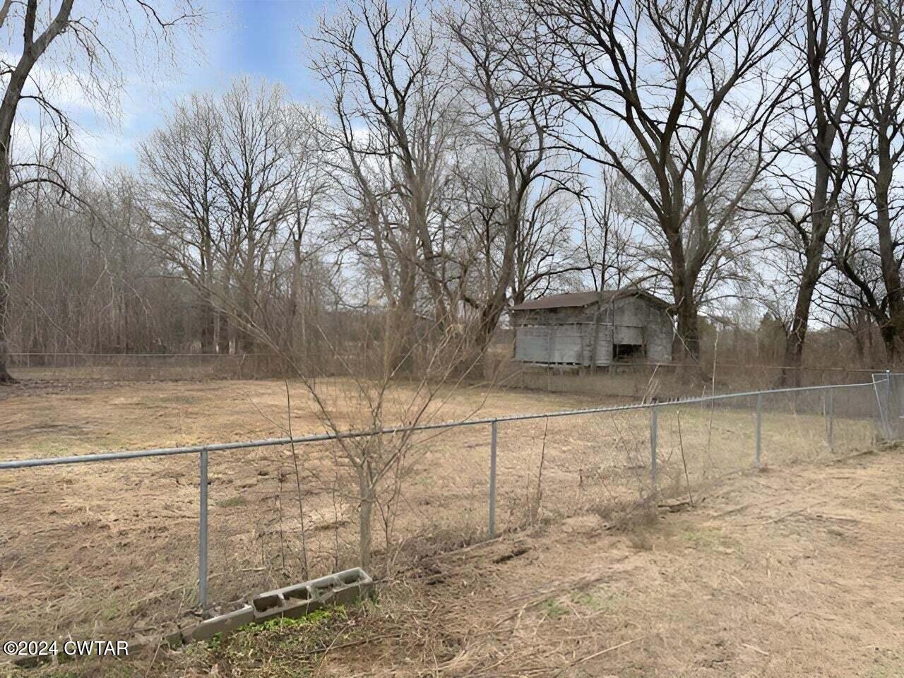 1759 Janes Mill Road Gleason, TN 38229 - Photo 6 of 18 a backyard of a house