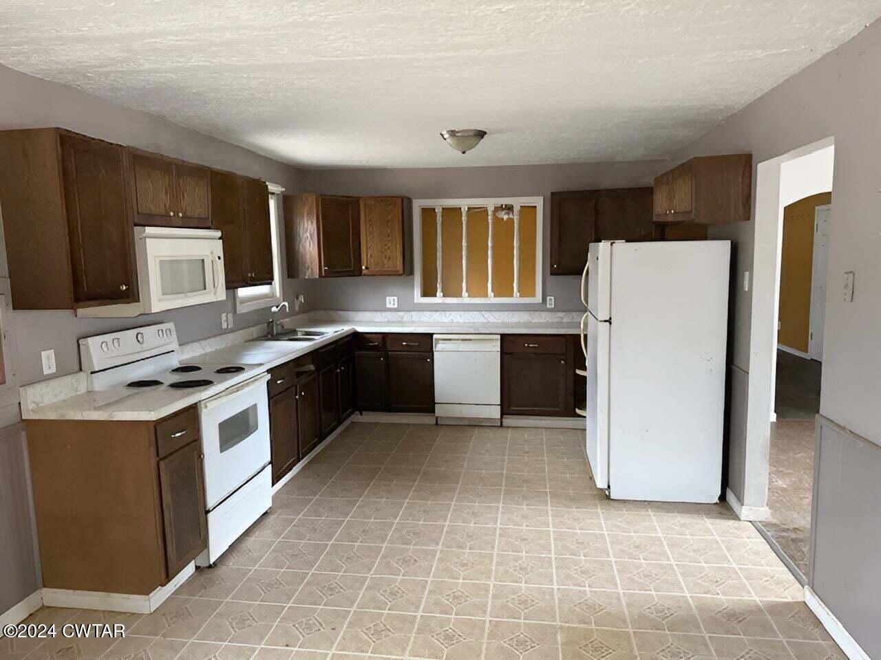 1759 Janes Mill Road Gleason, TN 38229 - Photo 7 of 18 a kitchen with a stove a refrigerator and a sink