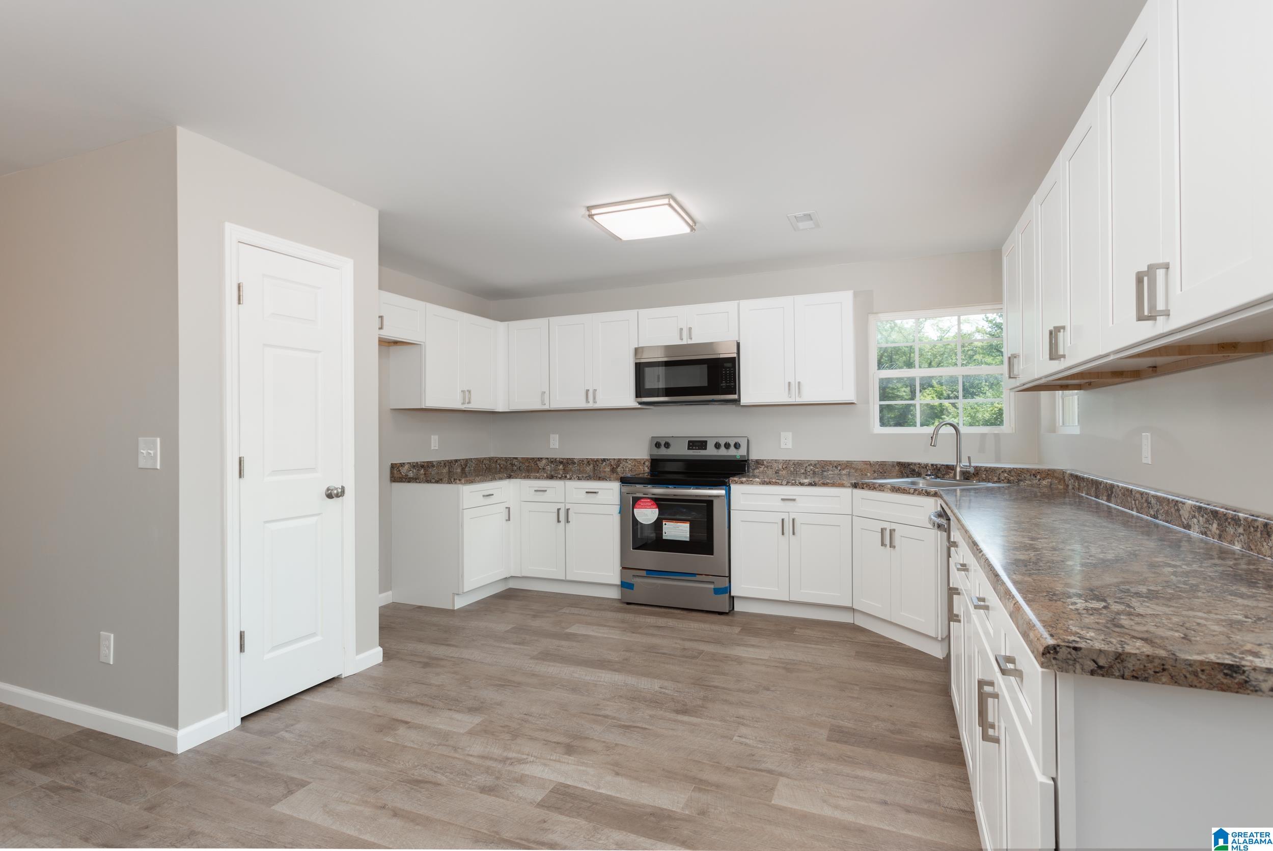 895 Bruce Street Anniston, AL 36201 - Photo 8 of 33