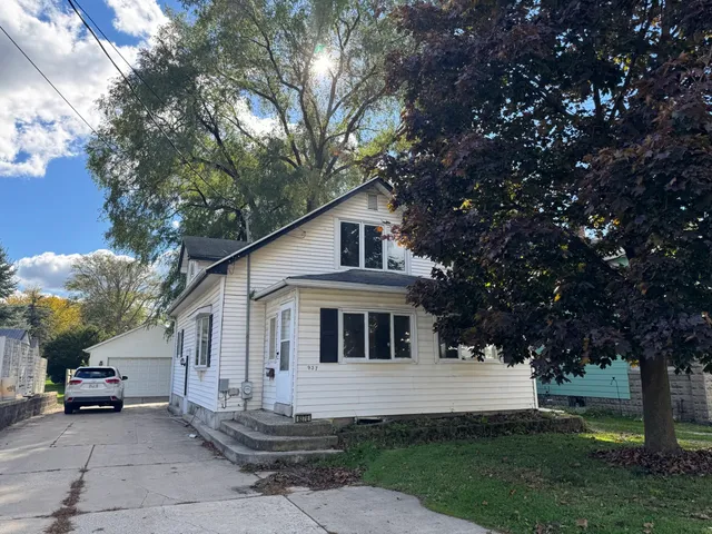 $275,000 | 937 East Moreland Boulevard, Waukesha, WI 53186