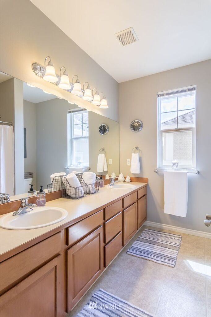 27721 Maple Ridge Way Southeast Maple Valley, WA 98038 - Photo 14 of 25