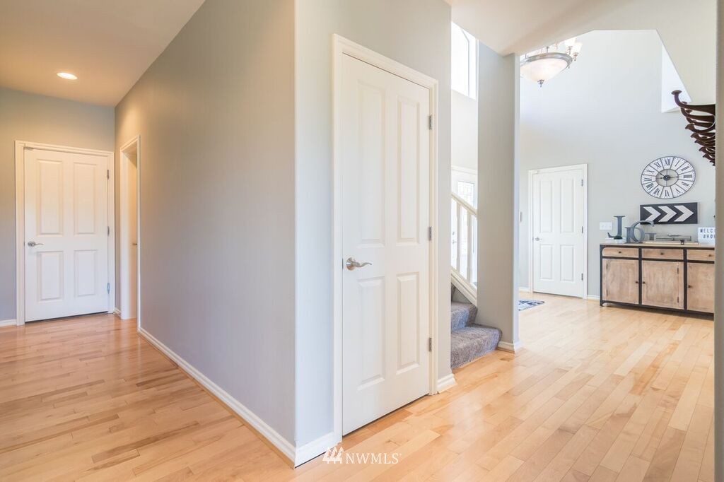 27721 Maple Ridge Way Southeast Maple Valley, WA 98038 - Photo 4 of 25