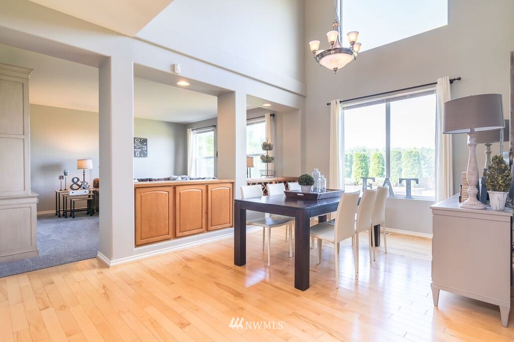 27721 Maple Ridge Way Southeast Maple Valley, WA 98038 - Photo 5 of 25