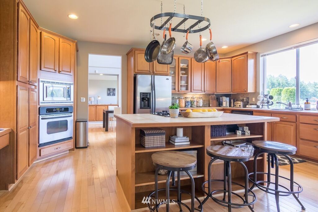 27721 Maple Ridge Way Southeast Maple Valley, WA 98038 - Photo 7 of 25