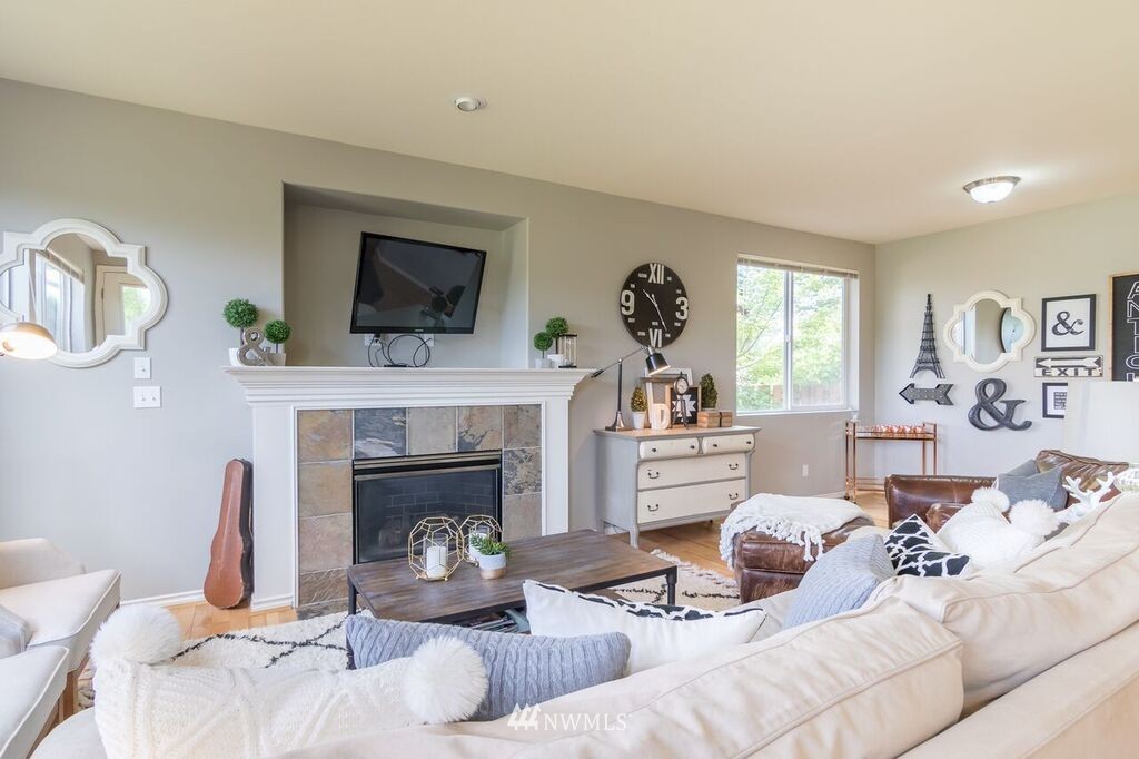 27721 Maple Ridge Way Southeast Maple Valley, WA 98038 - Photo 9 of 25