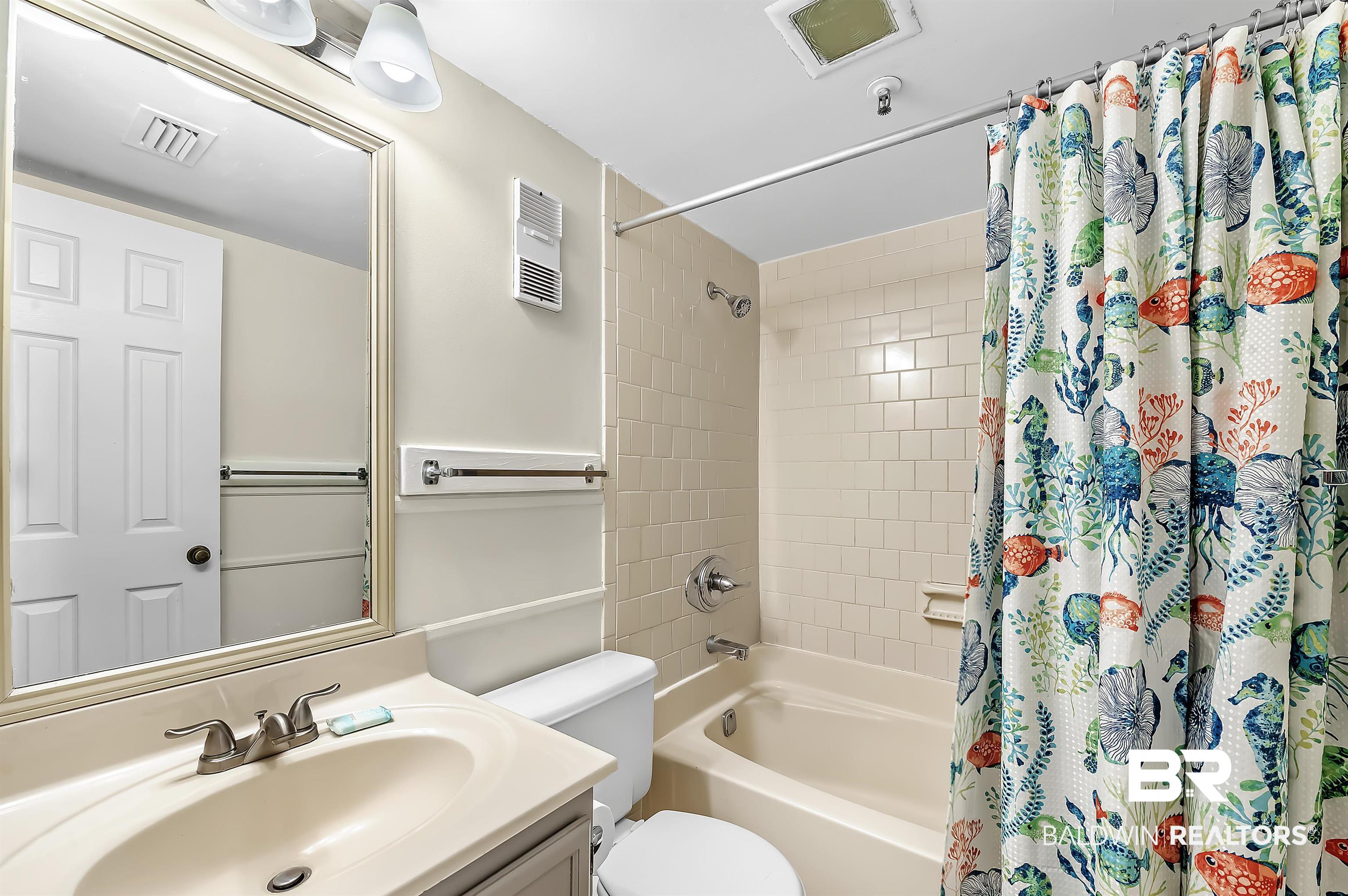 375 Plantation Road, Unit 5409 Gulf Shores, AL 36542 - Photo 20 of 48 Full bathroom with vanity, toilet, and shower / bath combination with curtain