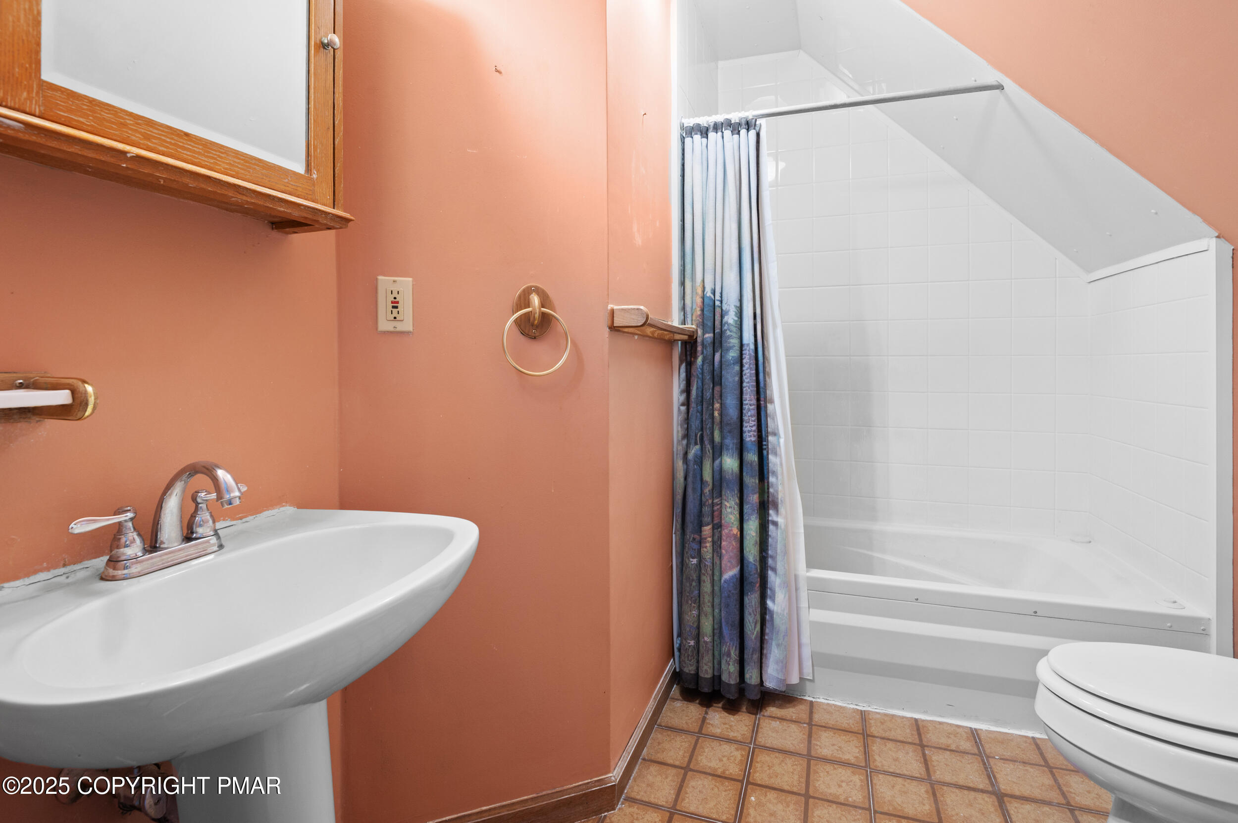 3544 High Crest Road Canadensis, PA 18325 - Photo 17 of 34 Bathroom Suite 2nd L