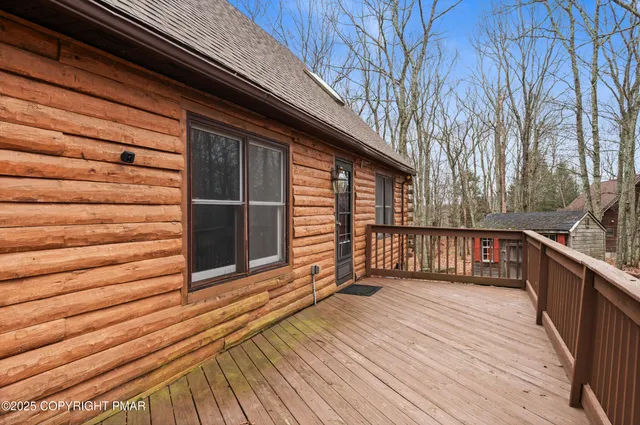 $284,900 | 3544 High Crest Road, Canadensis, PA 18325