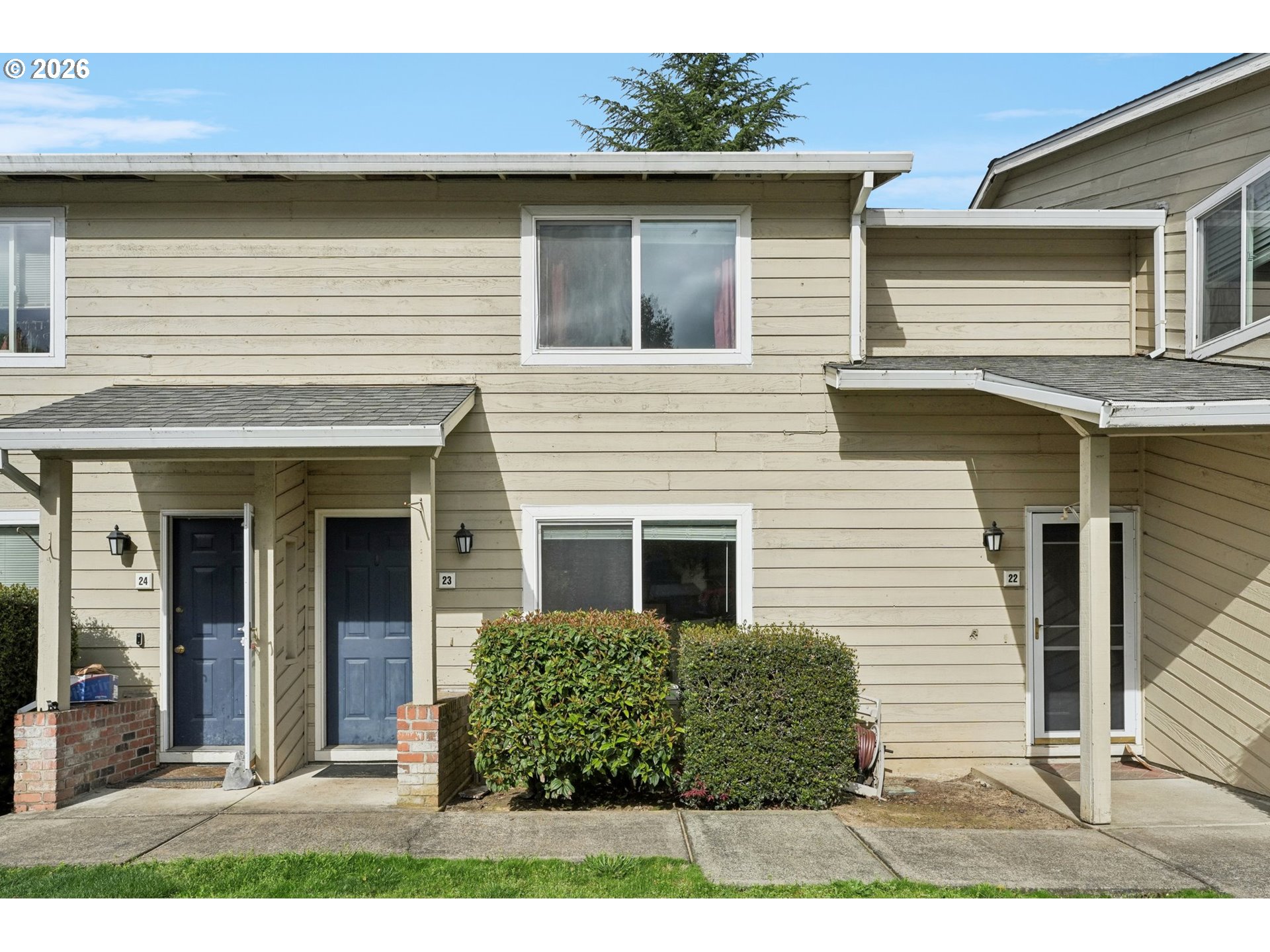 29480 Southwest Volley Street Wilsonville, OR 97070 - Photo 2 of 29 a view of a house with a small garden