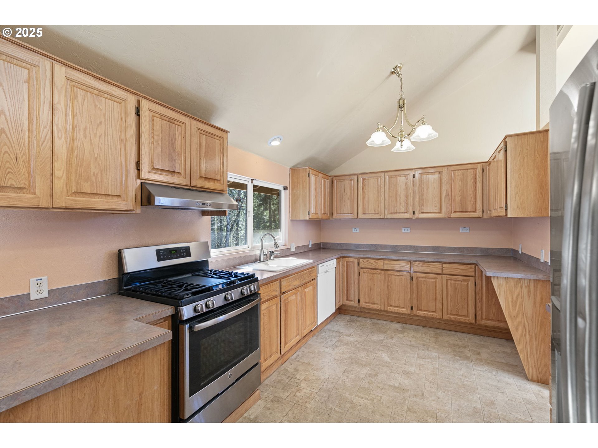 3552 West 25th Avenue Eugene, OR 97405 - Photo 8 of 42