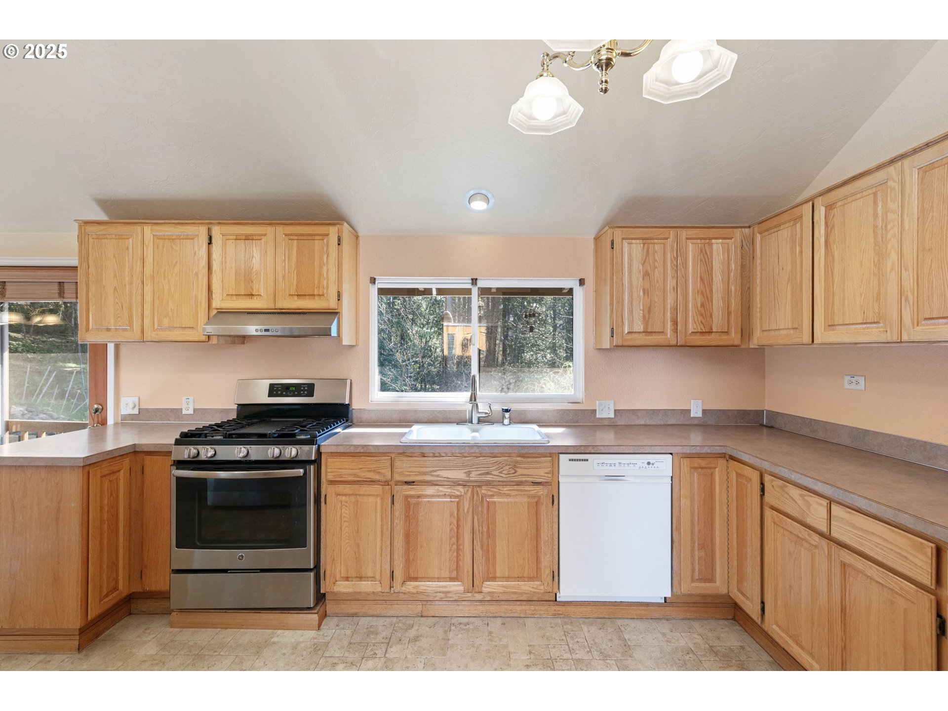 3552 West 25th Avenue Eugene, OR 97405 - Photo 9 of 42