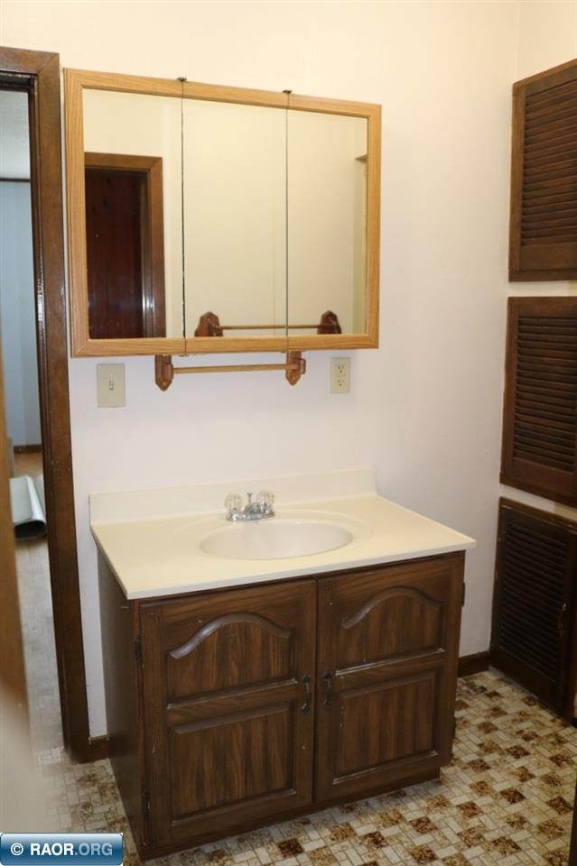 911 7th Avenue South Virginia, MN 55792 - Photo 13 of 19