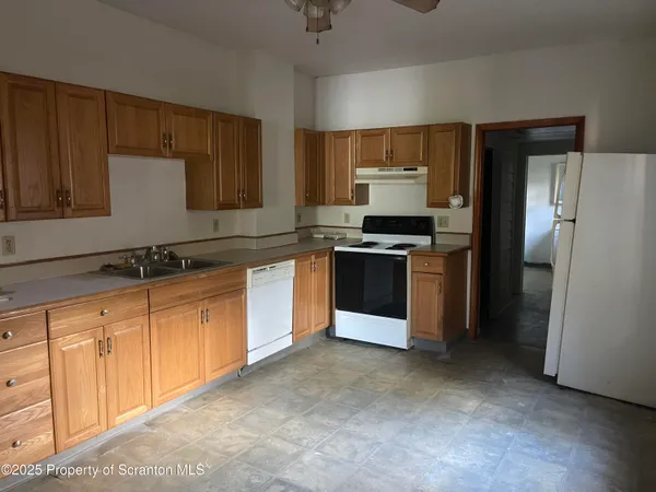 $1,200 | 1031 Lincoln Street, Unit 1033, Dickson City, PA 18519