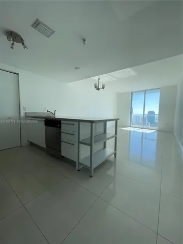 $2,800 | 185 Southwest 7th Street, Unit 3810, Miami, FL 33130