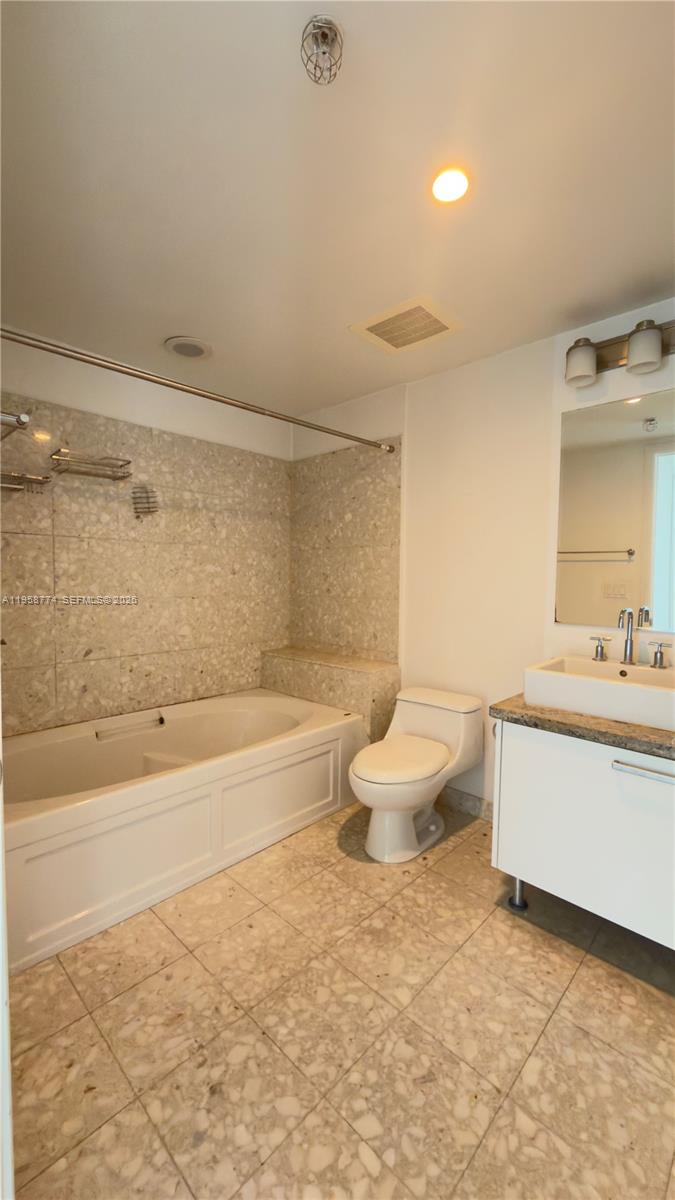 185 Southwest 7th Street, Unit 3810 Miami, FL 33130 - Photo 17 of 29 a bathroom with a sink a toilet and a bathtub