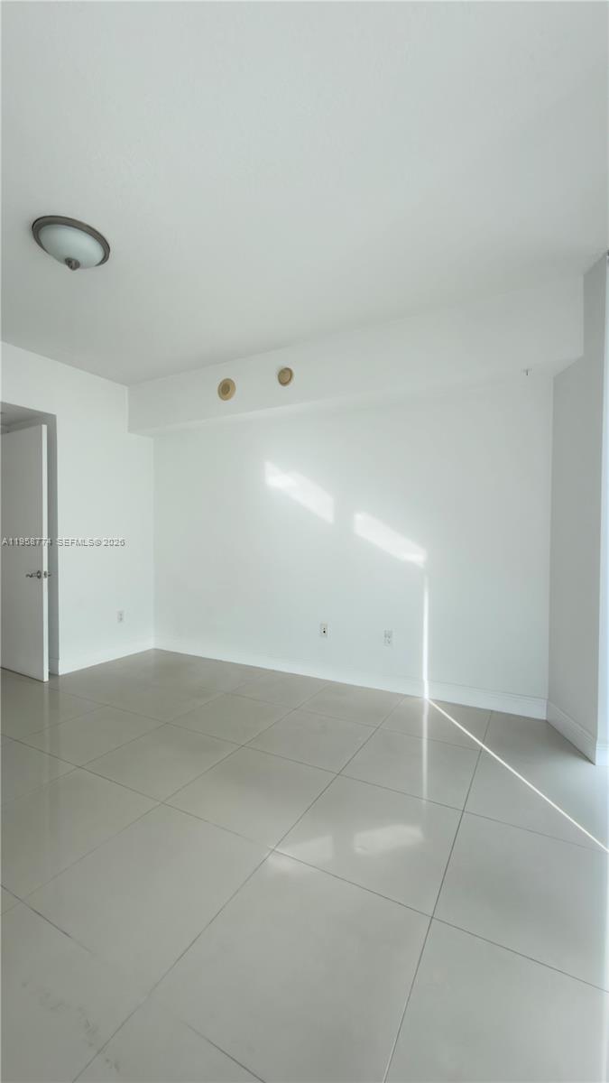185 Southwest 7th Street, Unit 3810 Miami, FL 33130 - Photo 19 of 29 an empty room with an empty space