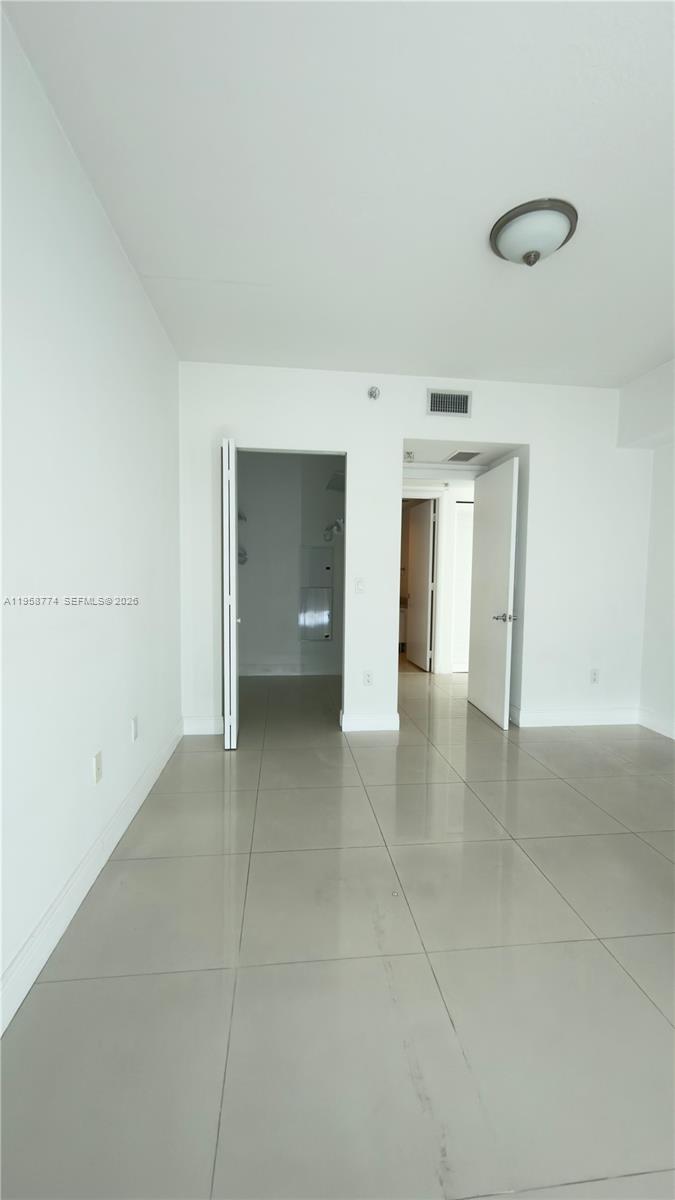 185 Southwest 7th Street, Unit 3810 Miami, FL 33130 - Photo 21 of 29 a view of an empty room