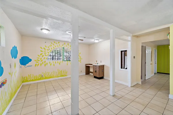 a view of an entryway with a livingroom