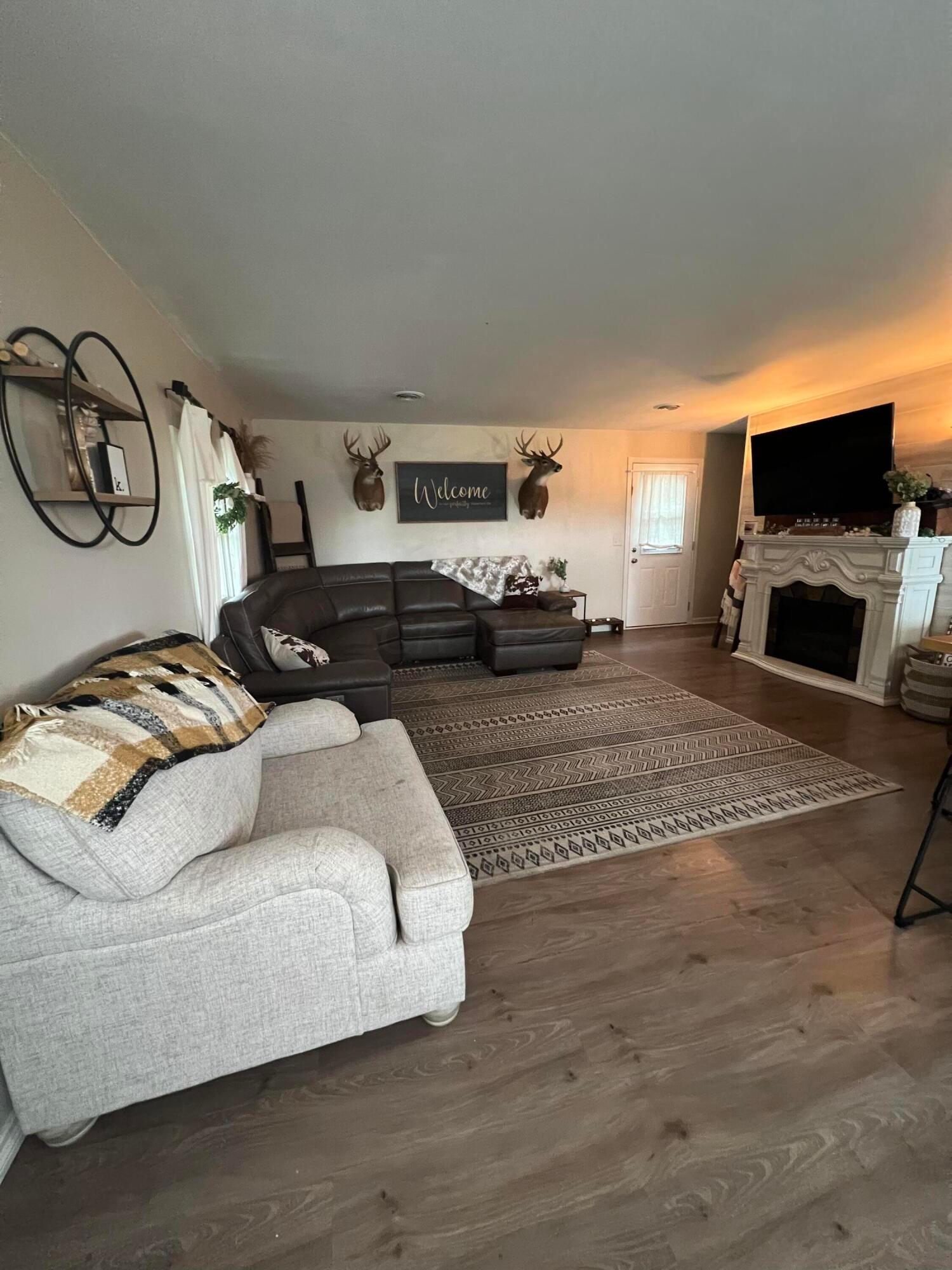 27508 Kime-Holderman Road Kingston, OH 45644 - Photo 3 of 19 Livingroom