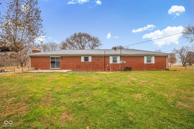 $399,999 | 5829 East 200 South, Greenfield, IN 46140