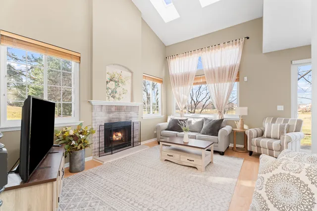 $312,500 | 206 Sierra Pass Drive, Unit 3, Streamwood, IL 60107