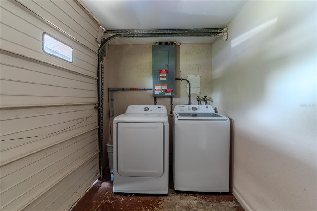 147 Hayes Street Lake Wales, FL 33859 - Photo 14 of 31 a utility room with dryer and washer
