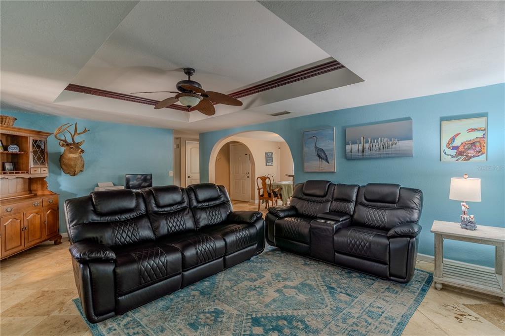 147 Hayes Street Lake Wales, FL 33859 - Photo 2 of 31 a living room with furniture