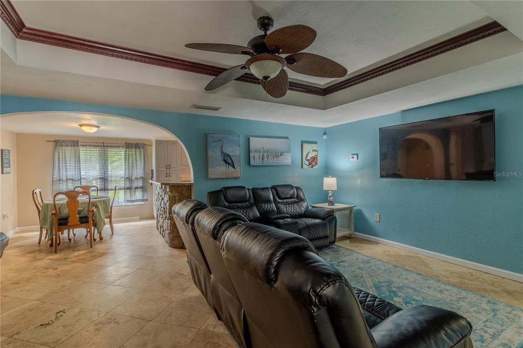 147 Hayes Street Lake Wales, FL 33859 - Photo 3 of 31 a living room with furniture