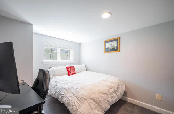 $5,000 | 6034 21st Street North, Arlington, VA 22205