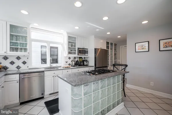 $5,000 | 6034 21st Street North, Arlington, VA 22205