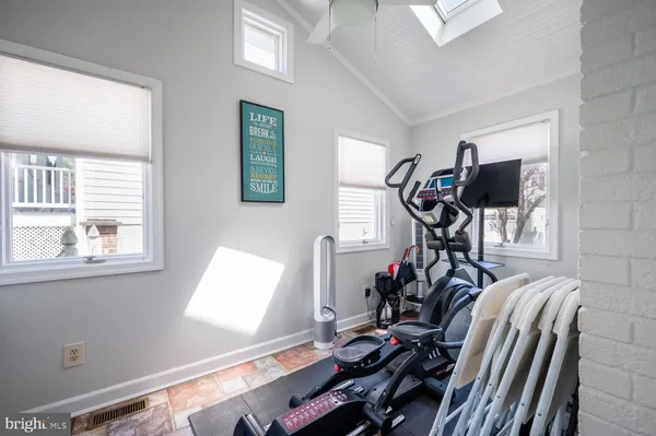 $5,000 | 6034 21st Street North, Arlington, VA 22205