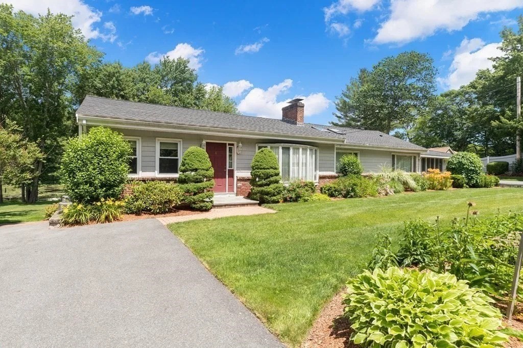 4 Johns Avenue Middleton, MA 01949 - Photo 3 of 36