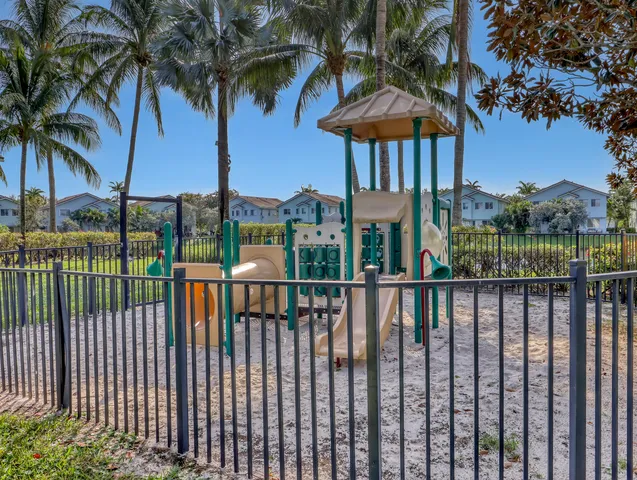 $2,850 | 2226 Oakmont Drive, Riviera Beach, FL 33404