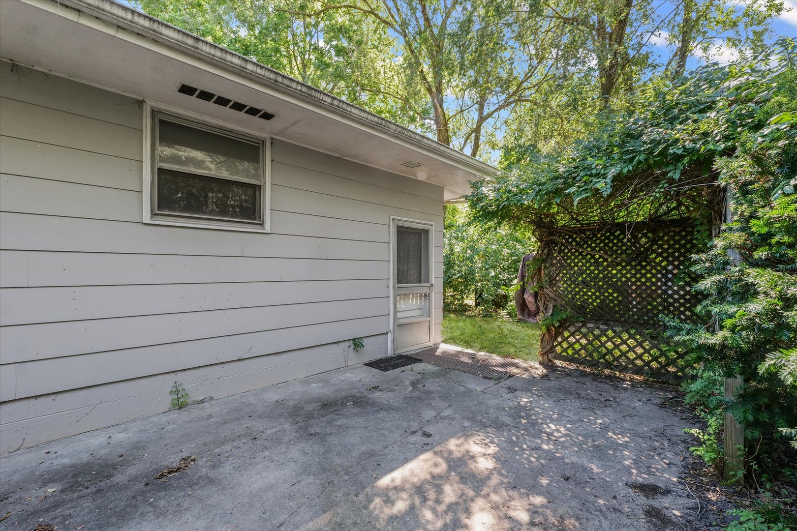 1507 West Columbia Avenue Champaign, IL 61821 - Photo 27 of 28 a backyard of a house with lots of green space
