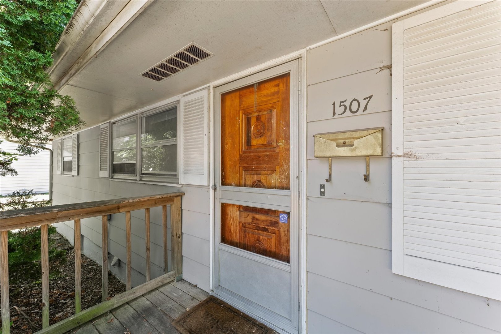 1507 West Columbia Avenue Champaign, IL 61821 - Photo 4 of 28 a view of front door