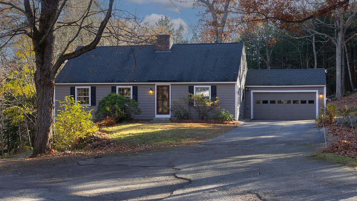 63 Roberts Road Hopkinton, NH 03229 - Photo 1 of 38 Gallery Image 1