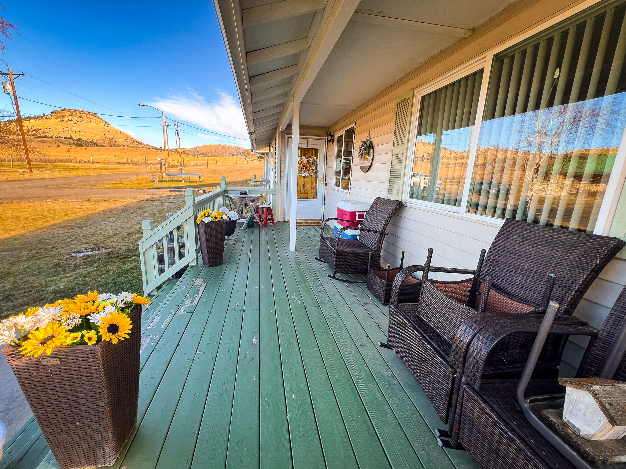 1225 East B Street Fossil, OR 97830 - Photo 21 of 33 a view of deck with patio