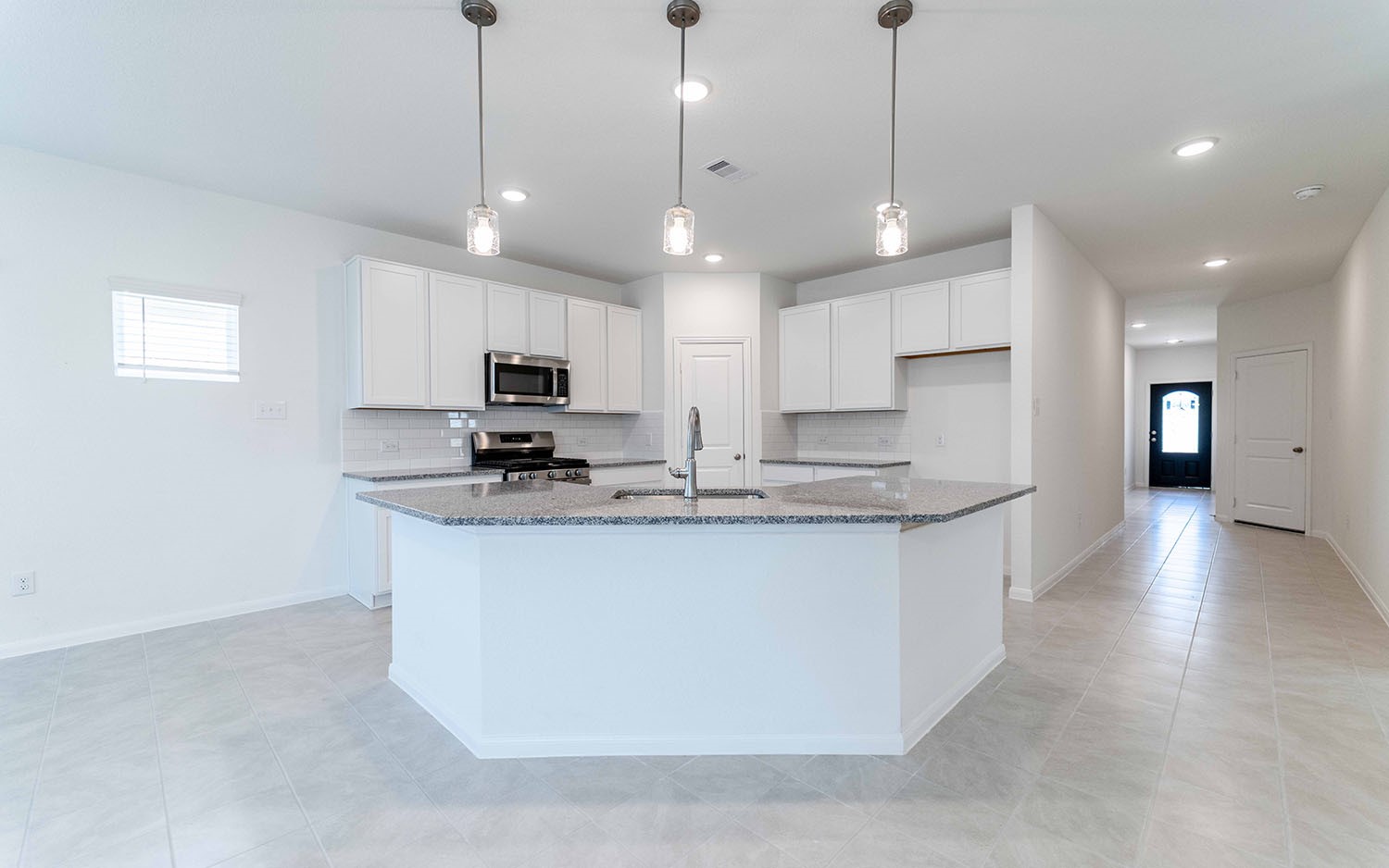 426 Monarch Trail Huntsville, TX 77340 - Photo 4 of 16 a large kitchen with stainless steel appliances granite countertop a sink a stove and a refrigerator