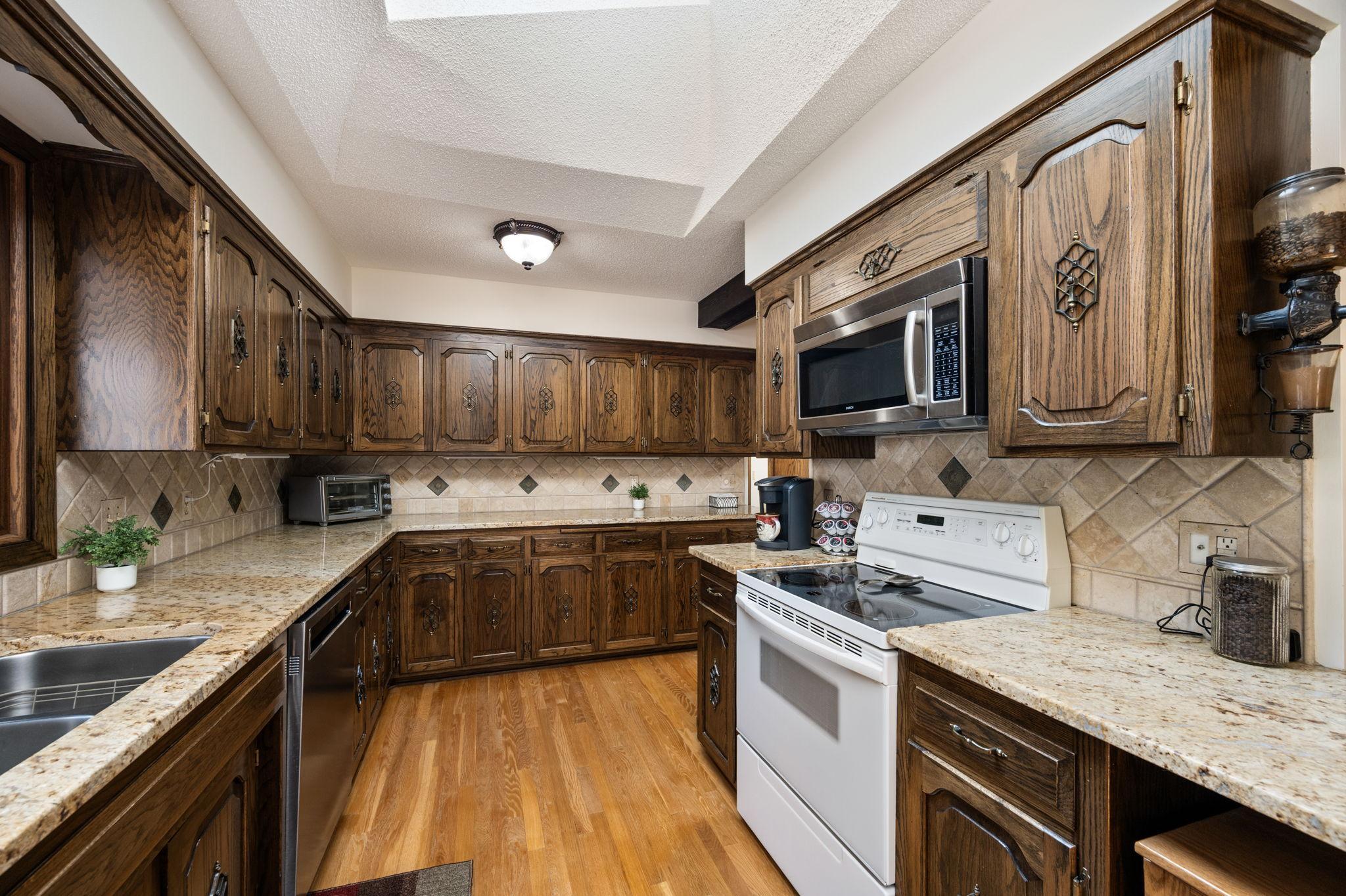 6223 Elm Ridge Circle Corcoran, MN 55340 - Photo 8 of 46